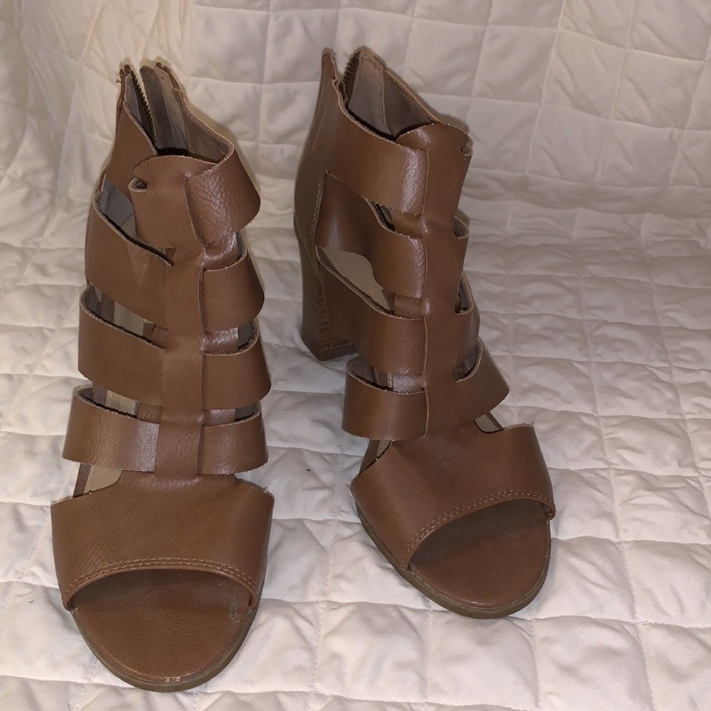 New Direction heels - Picture 4 of 4